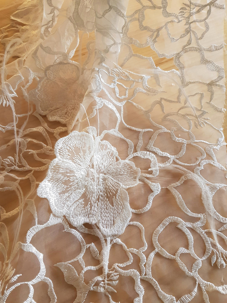 Postgrado  FELINA Beige Floral Embroidered Sheer Lace Full